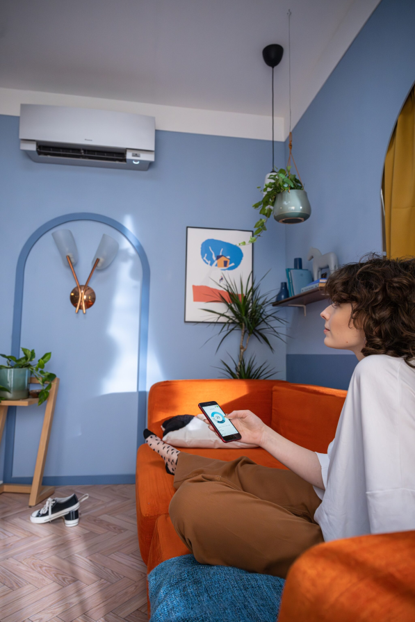 detail Daikin Emura stříbrná nástěnná klimatizace 2,0kW single split s venkovní jednotk