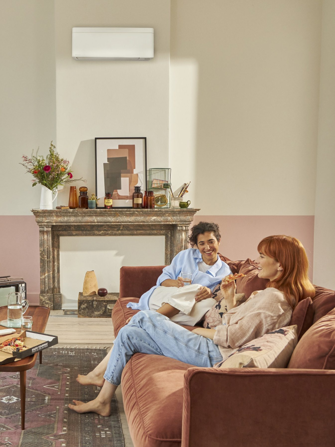 detail Daikin Stylish bílá nástěnná klimatizace 2,5kW single split s venkovní jednotkou