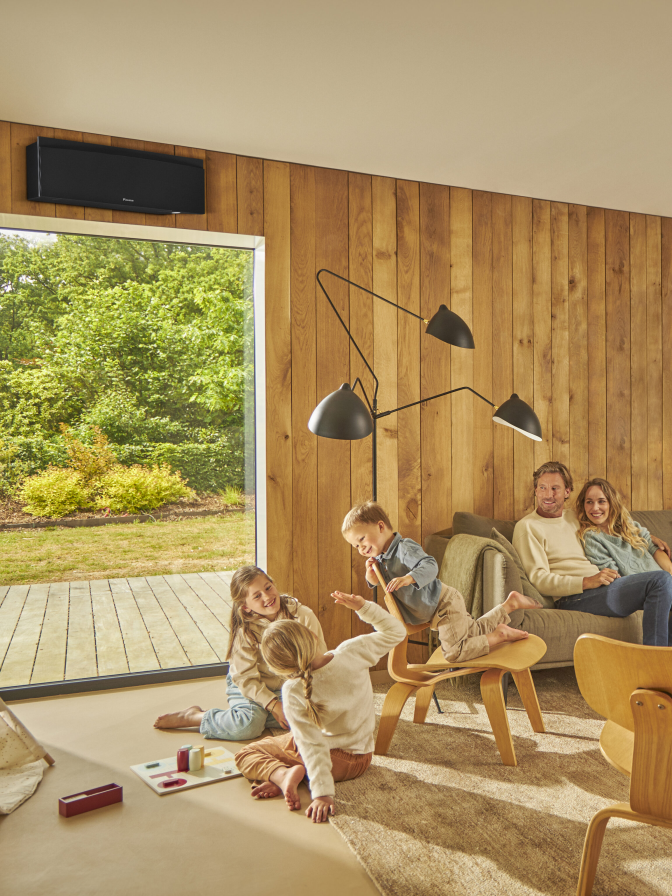 detail Daikin Emura černá nástěnná jednotka klimatizace 4,2kW MULTISPLIT